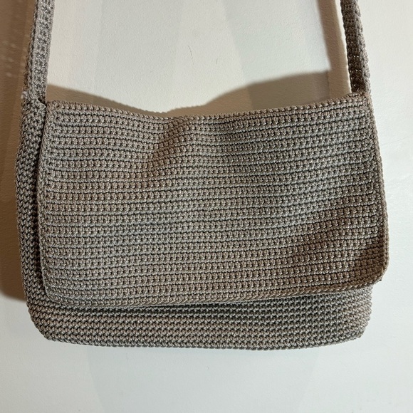 THE SAK Crochet Messenger Style Lined Magnetic Closure Zipper Pocket Crossbody - Picture 2 of 12